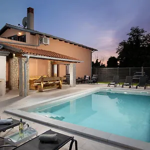 https://holiday-home-franika.pula-hotels.org